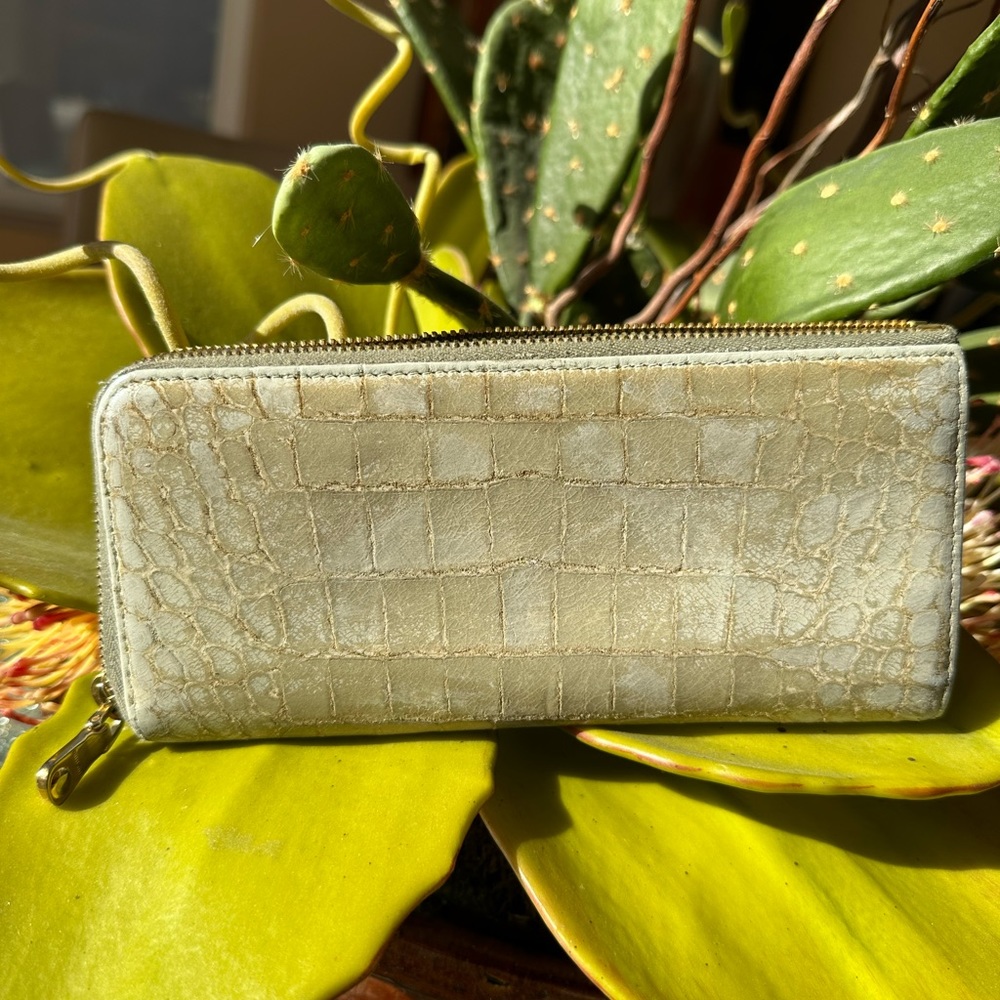 MUI MUI zip around wallet. EUC. Pale Green Snake-like print on outside, - Picture 4 of 11